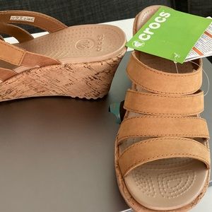 Like new crocs wedge heel sandals cocoa gold relaxed fit 8 fits 7.5 to 8